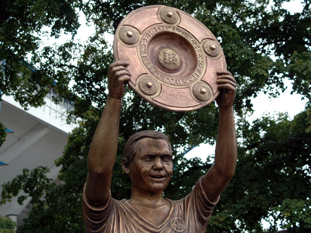 1. FC Nürnberg: Bilder Max-Morlock-Statue